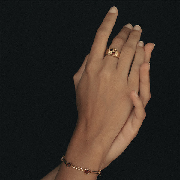 Venus Signet Ring Gold - Image 3